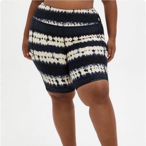 Torrid active black tie dye wicking bike shorts size 2